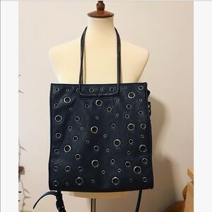 Nila Anthony gorgeous bag​​